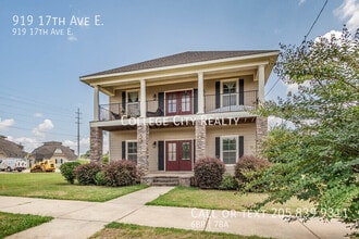 Building Photo - 919 17th Ave E