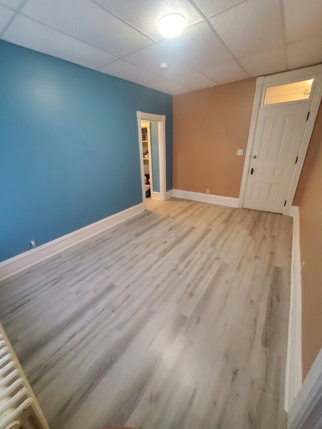 Living Rm - 364 N York St