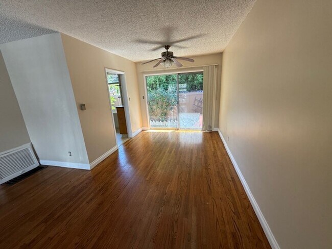 Foto del edificio - SECLUDED CONDO IN BELMONT HEIGHTS--CARROLL...