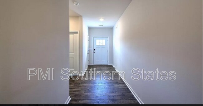 Building Photo - 830 Honeybush Dr
