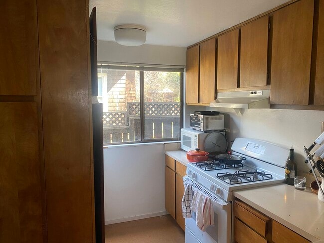 Building Photo - 5720 Claremont Ave