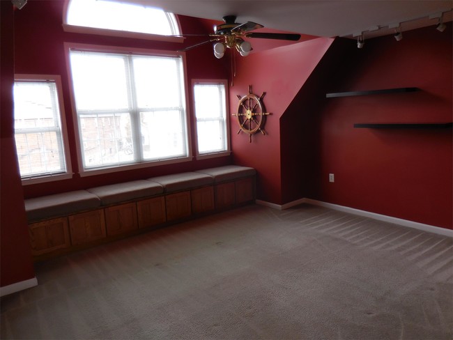 Building Photo - 203B Seneca Way