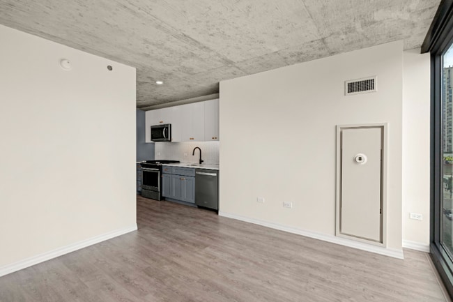 Photo - 145 W Huron St Apartment