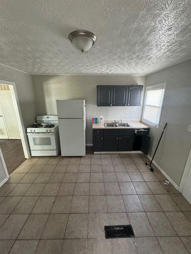 Foto del edificio - Spacious 3-Bedroom Single Family Home Avai...