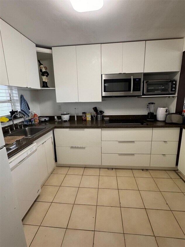 Foto del edificio - 100 Ocean Ln Dr
