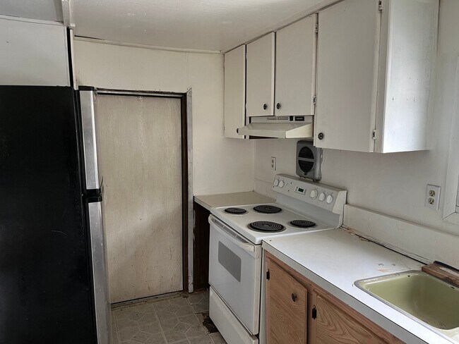 Building Photo - 1130 MT-135