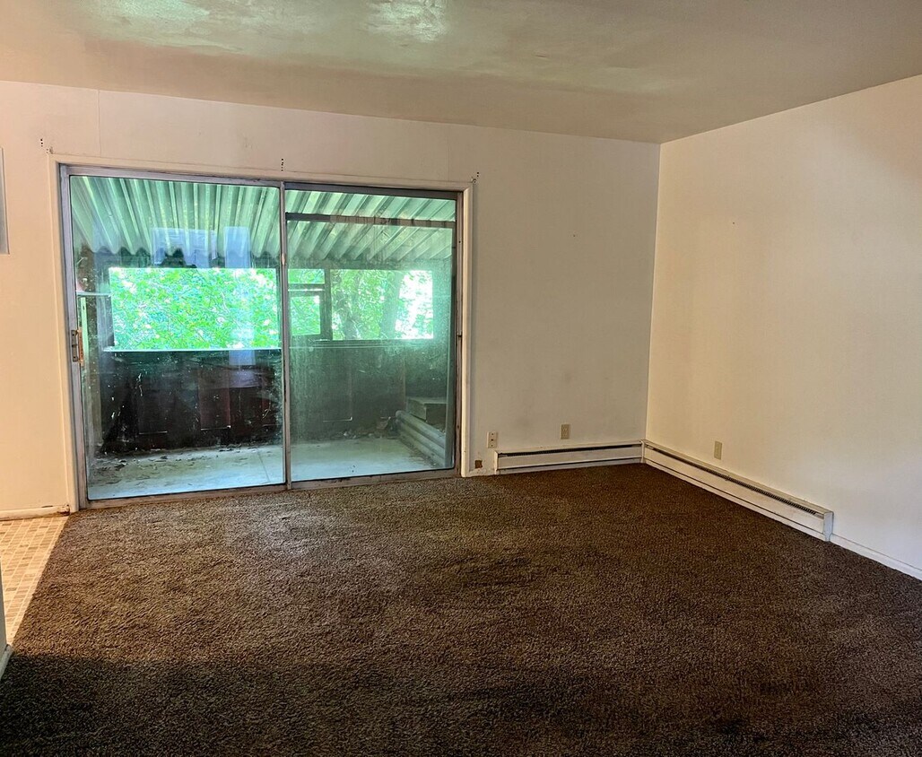 1011 Washington Ave Unit E, Alton, IL 62002 Room for Rent in Alton