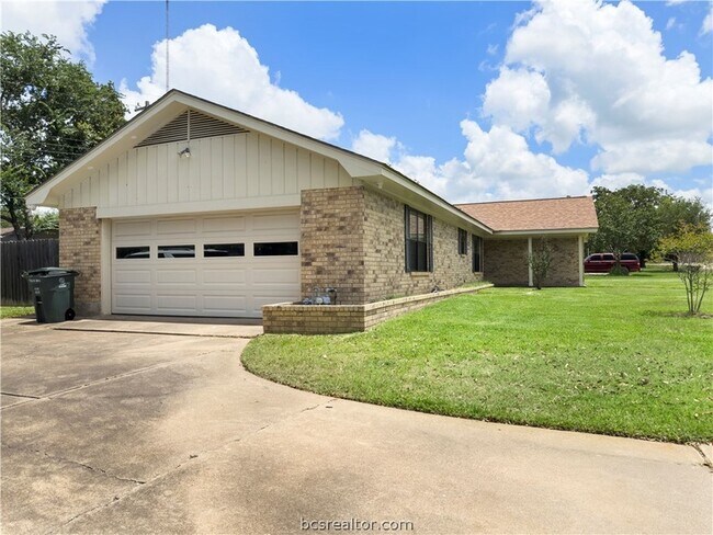 Foto del edificio - 2525 Willow Bend Dr