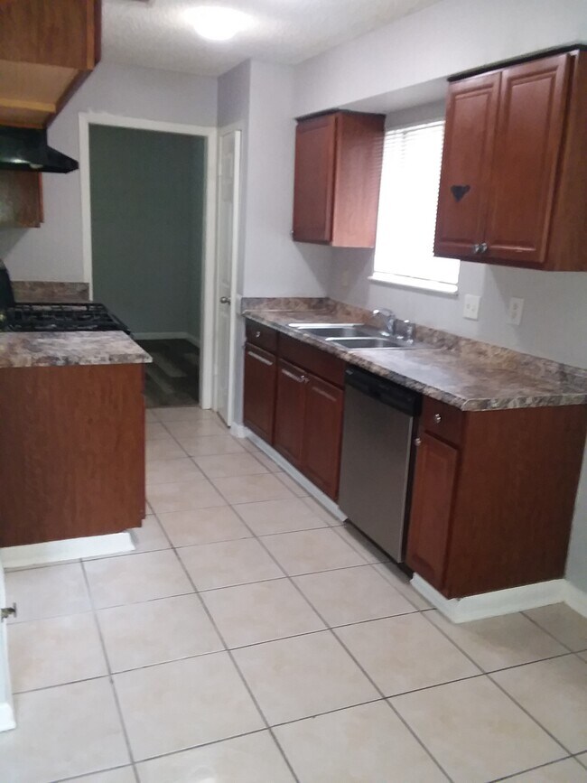 Foto del edificio - 3439 Trail Lake Dr