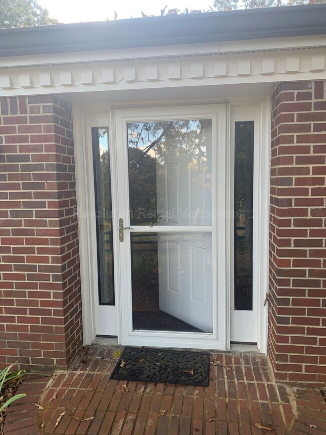 Foto del edificio - 8373 Brewer Rd