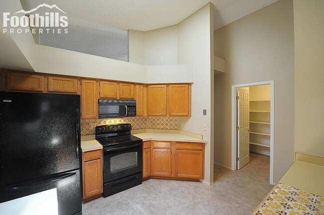Building Photo - 11500 N Lone Mountain Pl