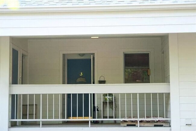 Foto del edificio - 160 S May St #3,