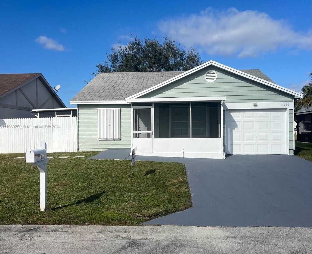 Primary Photo - 11163 Sacco Dr