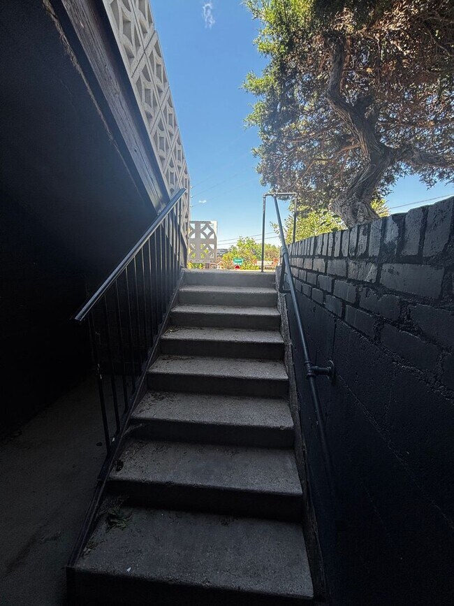Foto del edificio - 1730 Converse Ave
