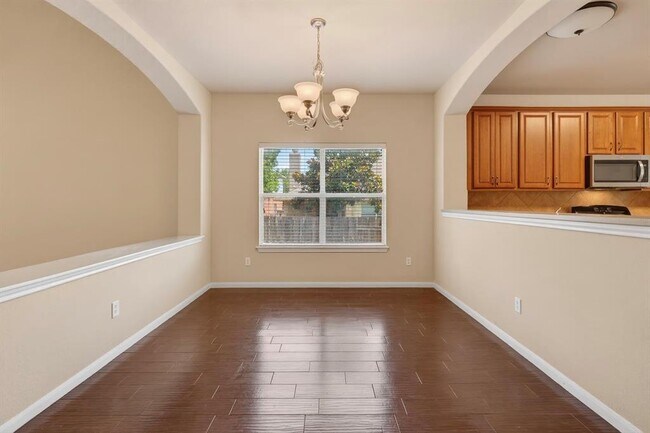 Foto del edificio - 4489 Western Lake Dr