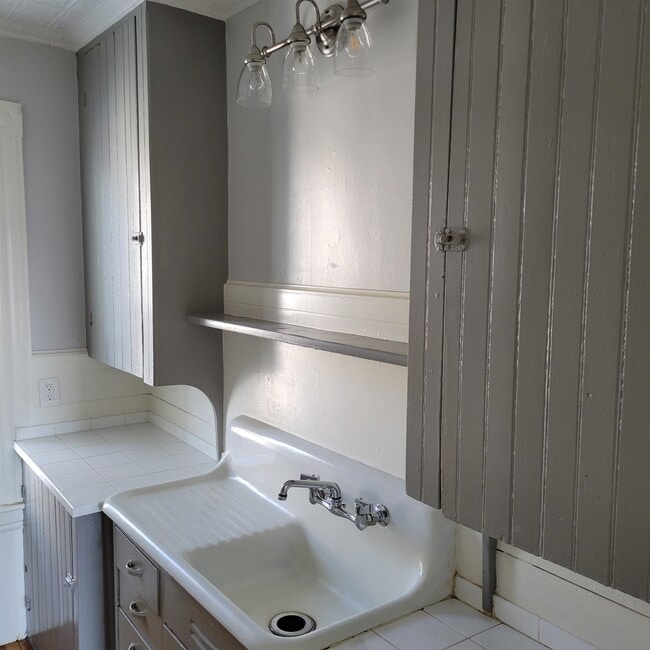 Building Photo - 32 Hevey St