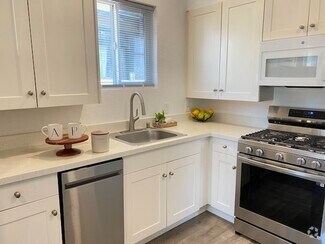 Building Photo - 2538 Highland Ave