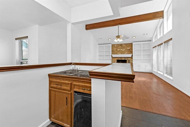 Foto del edificio - 1815 Crutchfield Ln