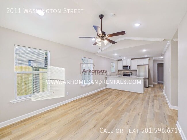 Building Photo - 2011 Washington St