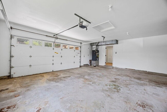 Building Photo - 100 N Cardinal Ln