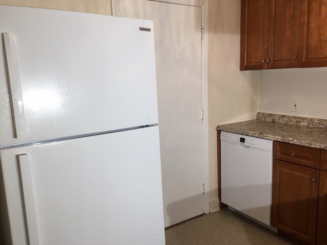 Building Photo - 4 Brook Rd