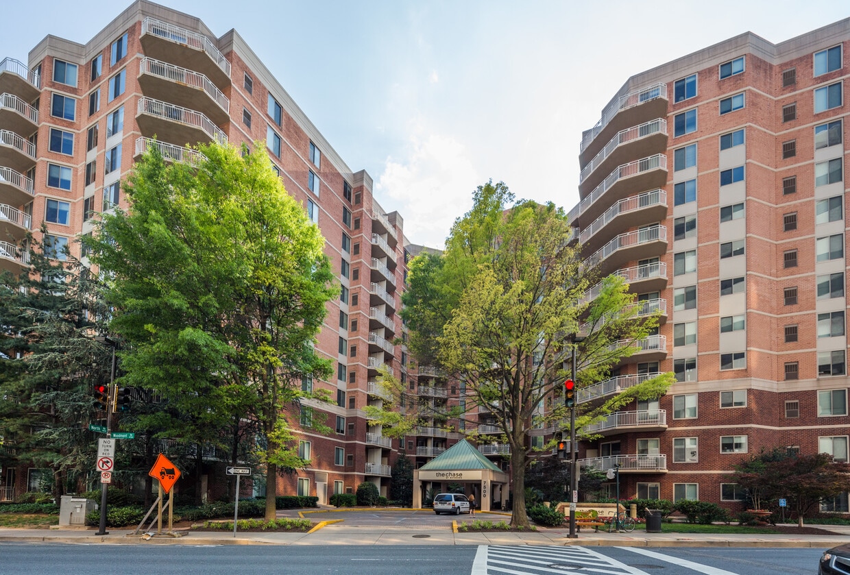 Fantastic 11th Floor Condo at The Chase in... - Fantastic 11th Floor Condo at The Chase in...