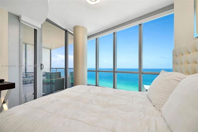 Foto del edificio - 17121 Collins Ave