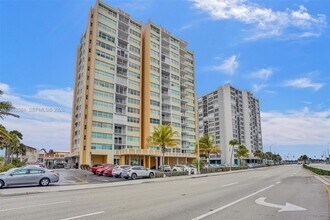 Building Photo - 1410 S Ocean Dr