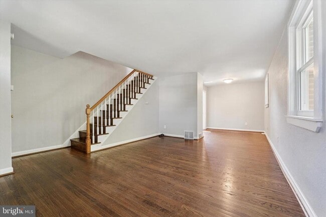 Building Photo - 2111 Delmar Dr