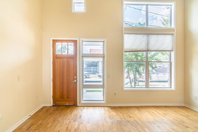 Foto del edificio - 852 E 8th St