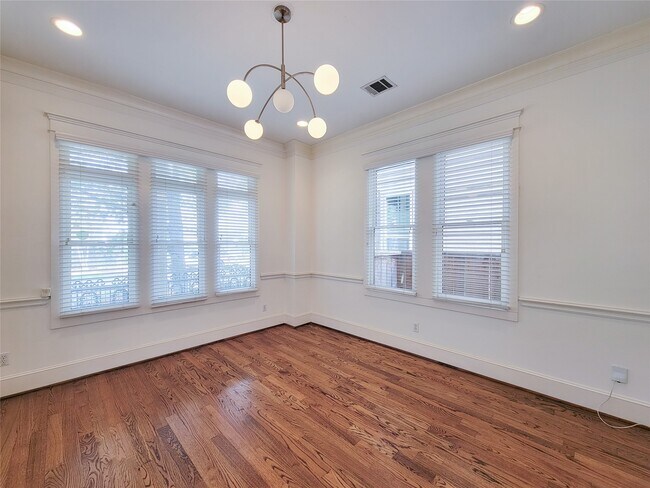 Foto del edificio - 704 E 9th St