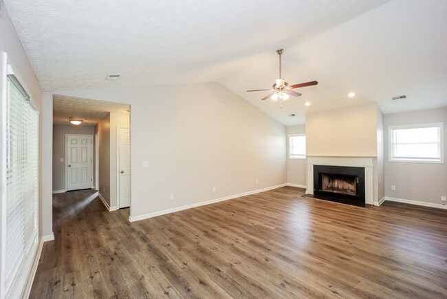 Building Photo - 110 Gingerbread Pl