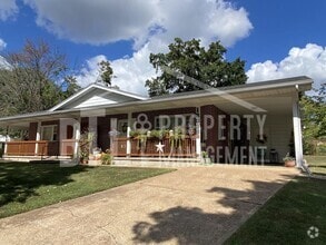 Building Photo - 1805 Colonial Dr