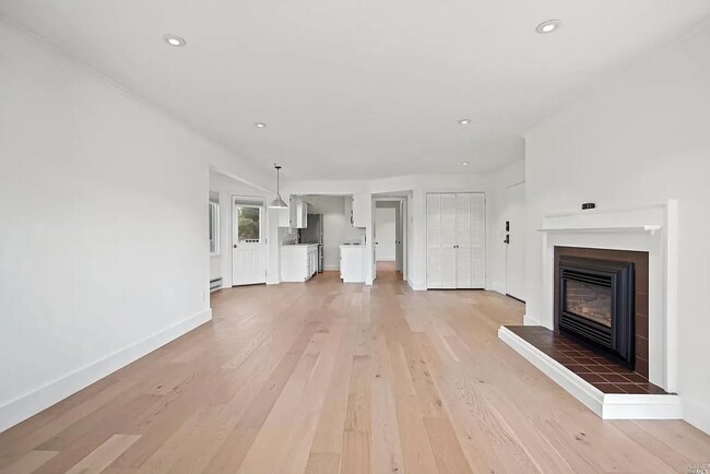 Building Photo - Beautiful 1 Bed 1 Bath Available