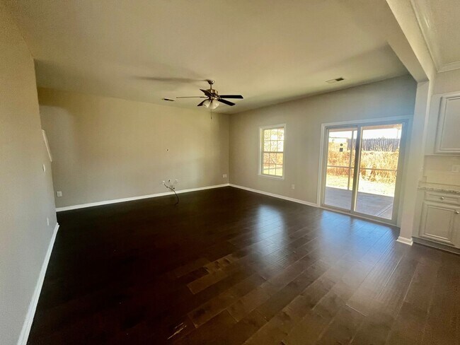 Foto del edificio - 5 Bedroom 3 Bathroom Home in Pendleton