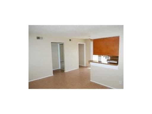 Building Photo - Spacious 2 BEDROOM 2 BATH APARTMENT