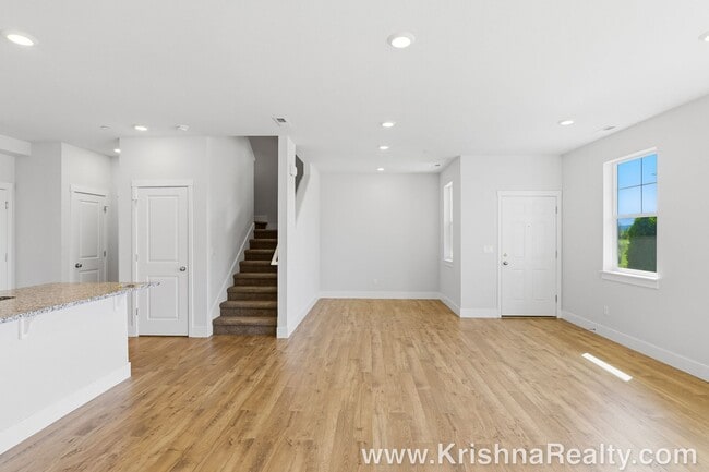 Building Photo - Modern 3BD | 2.5BA Townhome | Beaverton Living at Its Best