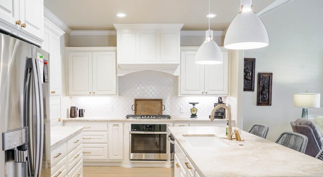 Building Photo - English Townhomes
