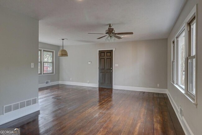 Building Photo - 5532 Four Winds Dr SW