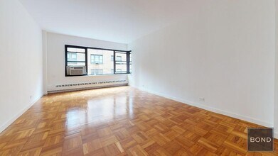 Building Photo - 412 E 55th St