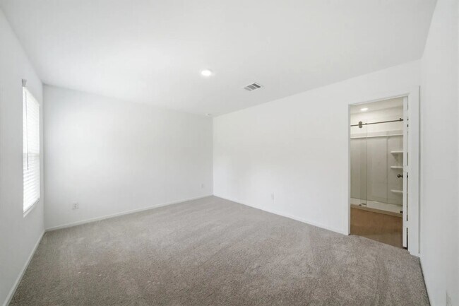 Foto del edificio - 5643 Shelford Birch Dr