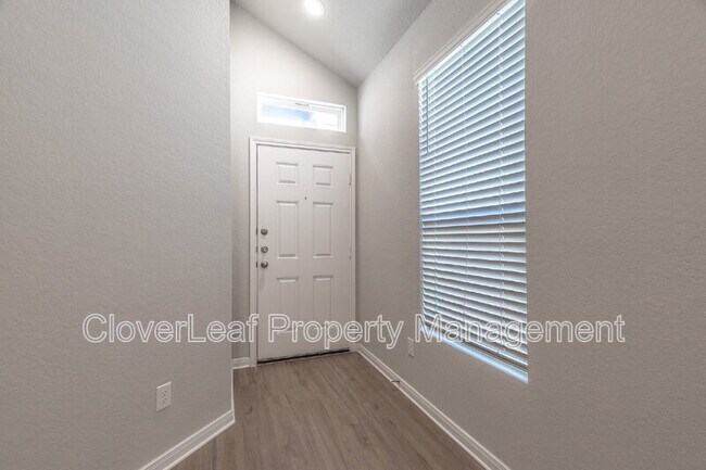 Foto del edificio - 311 Nespral Dr