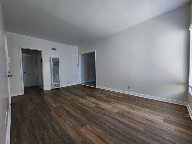 Building Photo - 4767 San Vicente Blvd