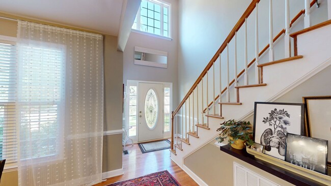 Building Photo - 5 Bedrooms with Golf Course Views in Carol...