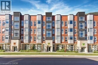 Building Photo - 253 Albert St
