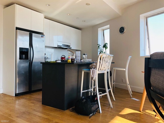Foto del edificio - 2 br, 2 bath  - 114 Troutman St
