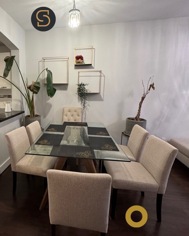 Photo du bâtiment - 7428 Byrnepark Walk