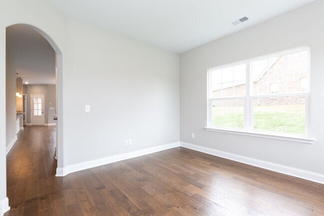 Foto del edificio - **BE THE LUCKY ONE TO LIVE IN THIS 2022-BUILT UPSCALE COTTAGE HOME IN THE PRESERVE AT BELLE POINTE**