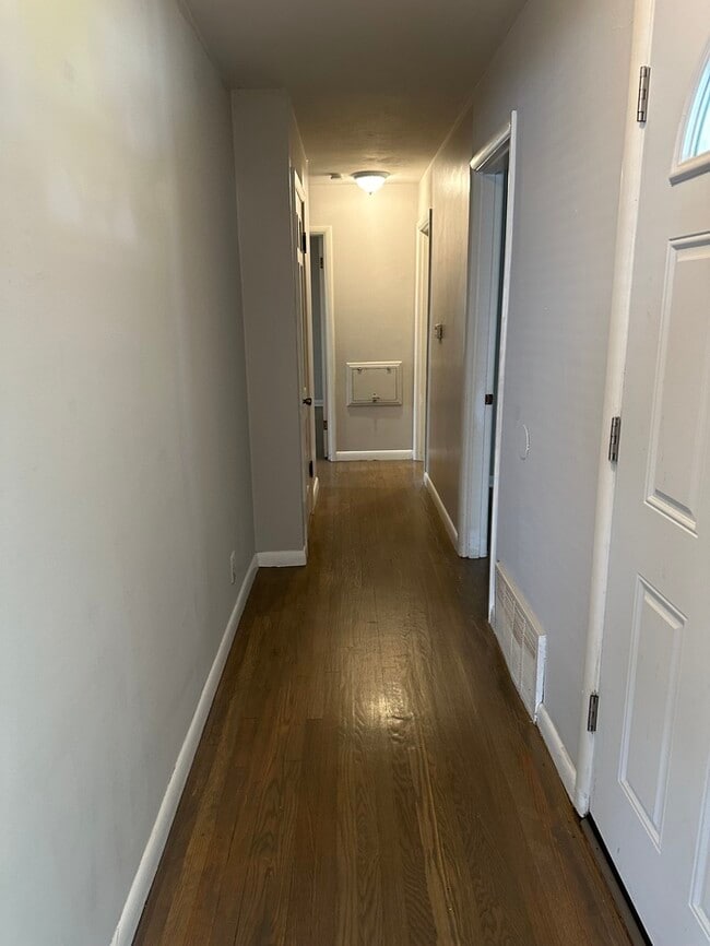 Building Photo - Kirkwood Home 3Bd 1.5 Bth Home
