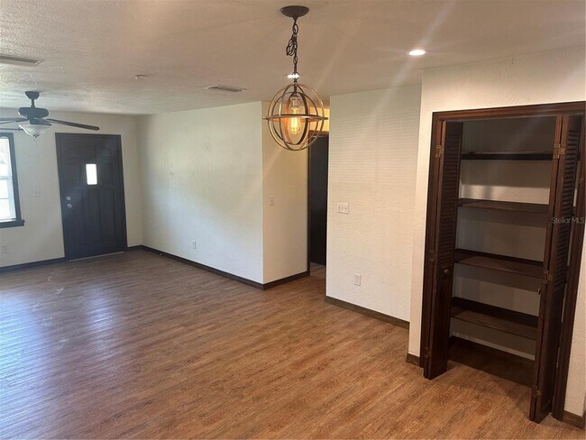 Foto del edificio - 5741 NE 4th Pl